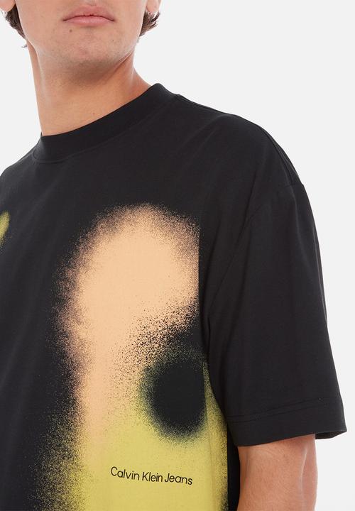 Calvin Klein - Graphic spray print tee - ck black