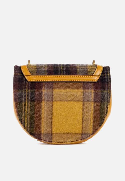 GUESS - Fleet mini saddle crossbody - mustard 