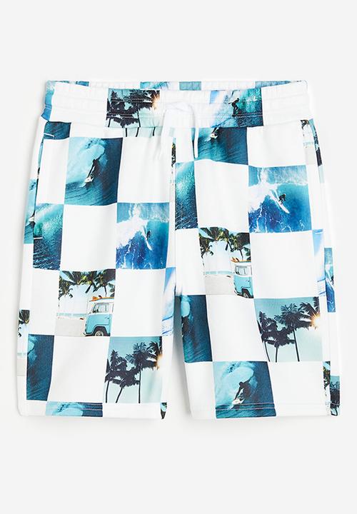 H&M - Patterned sweatshorts - light blue surfer
