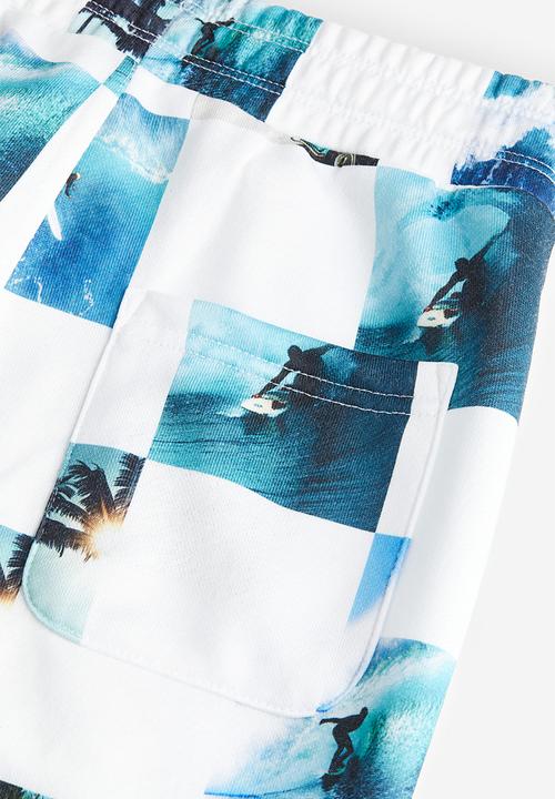 H&M - Patterned sweatshorts - light blue surfer