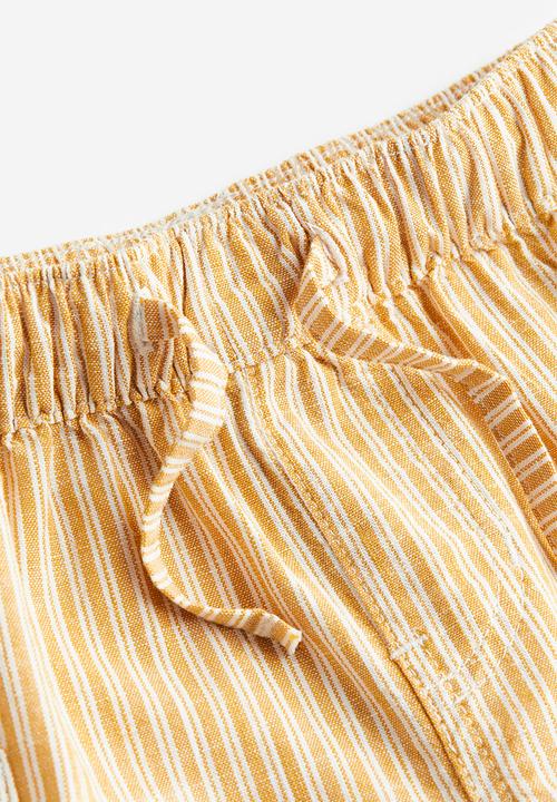 H&M - Patch-pocket shorts - yellow striped