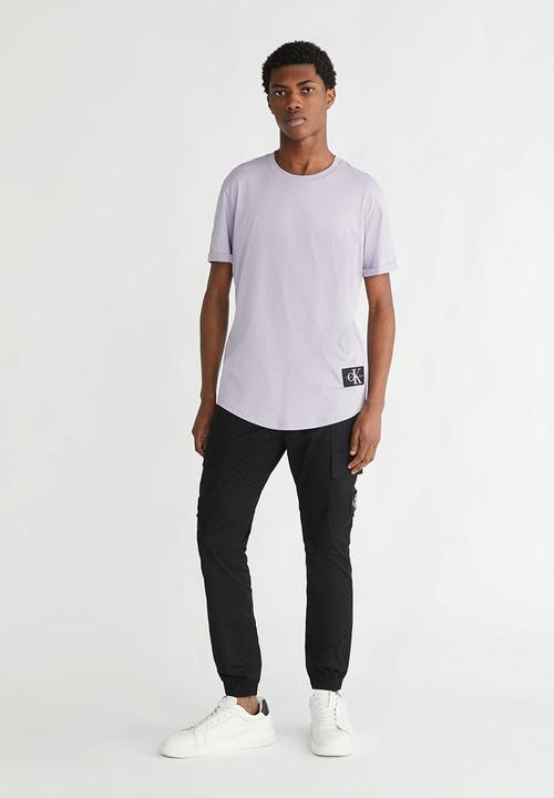 Calvin Klein - Badge round hem tee - lavender aura