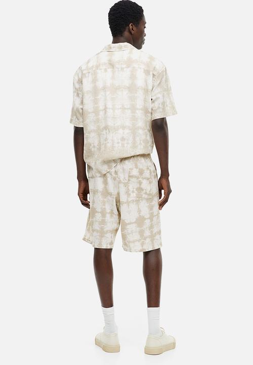 H&M - Relaxed fit linen-blend shorts - beige/white patterned
