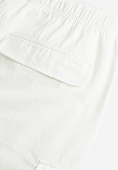 H&M - Relaxed fit ripstop cargo shorts - white