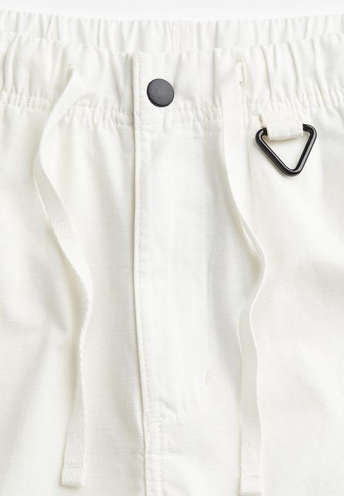 H&M - Relaxed fit ripstop cargo shorts - white