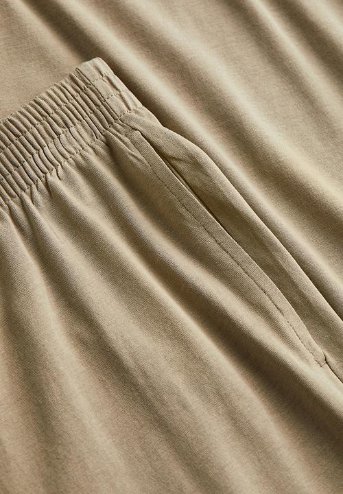 H&M - Regular fit pyjama t-shirt and shorts - light khaki green