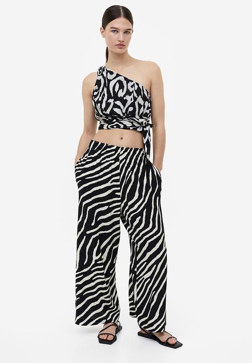 H&M - Cropped one-shoulder top - black