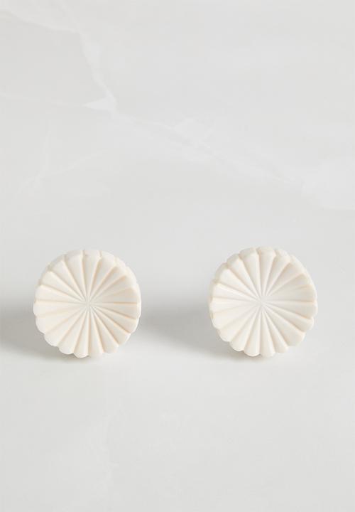 Sixth Floor - Nena Daisy Knob Set of 2 White