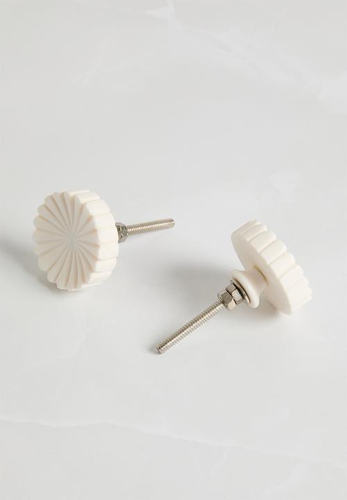 Sixth Floor - Nena Daisy Knob Set of 2 White