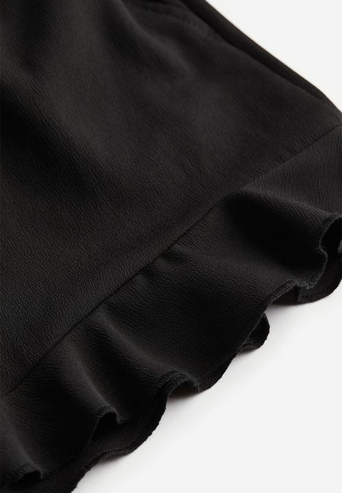 H&M - Flounce-trimmed shorts - black