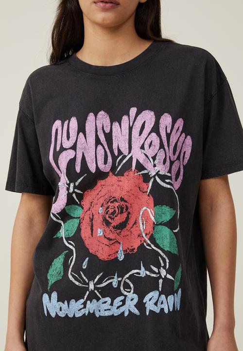 Cotton On - Plus Oversized Tee - Lcn Br Guns N Roses November Rain/Washed Black