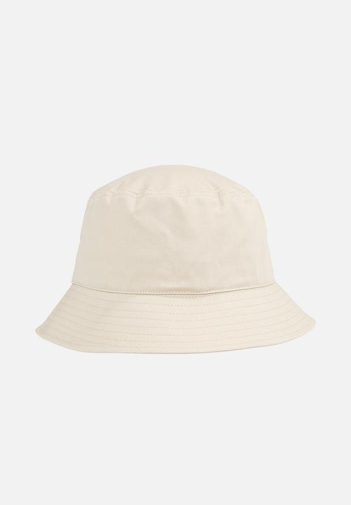 Calvin Klein - Mono logo patch bucket hat- classic beige