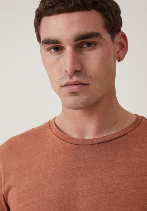 Cotton On - Organic regular fit crew T-shirt - terracotta