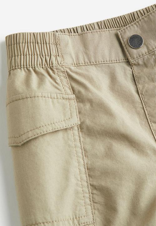 H&M - Cotton cargo shorts - khaki 