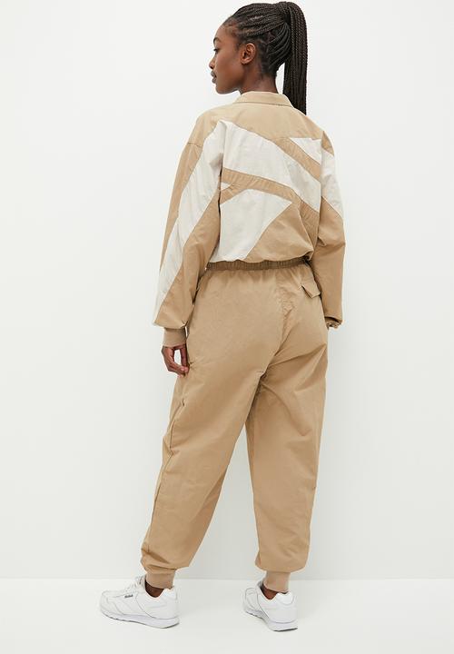 Reebok - Cl q4 jumpsuit - boulder beige f23