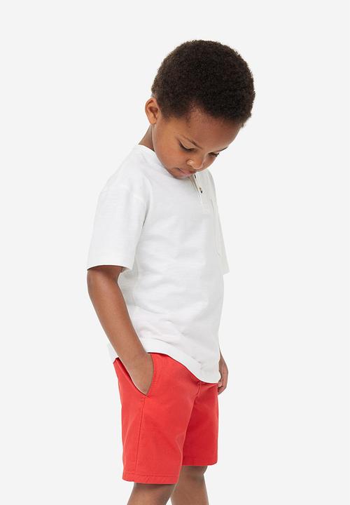 H&M - Cotton chino shorts - bright red 