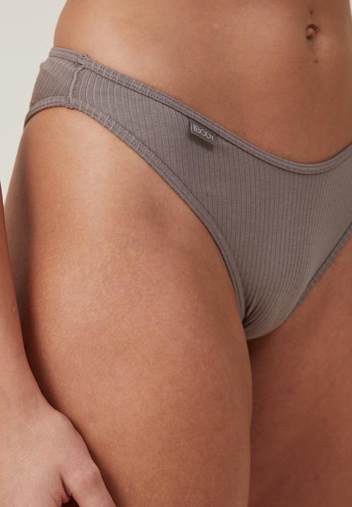 Cotton On - Organic Cotton Rib Brasiliano Brief - Desert Grey