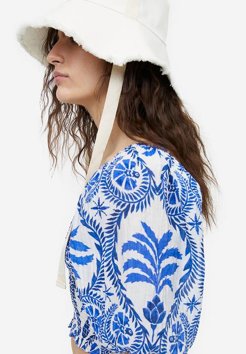 H&M - Smocked top - white blue patterned 