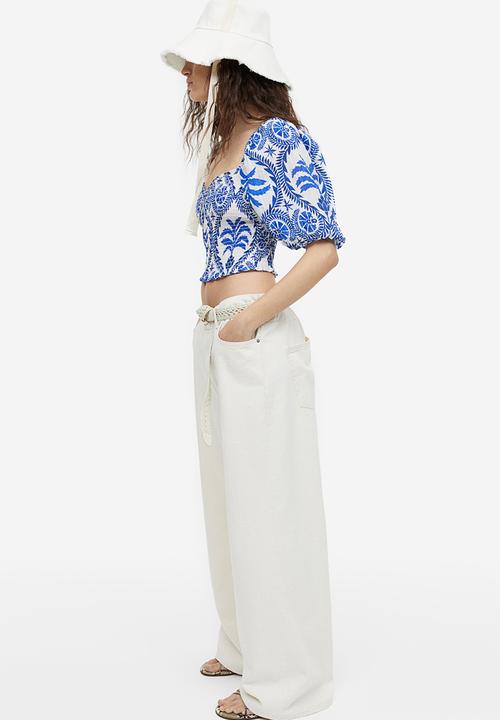 H&M - Smocked top - white blue patterned 