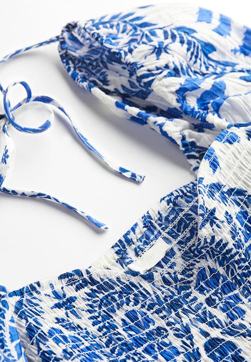 H&M - Smocked top - white blue patterned 