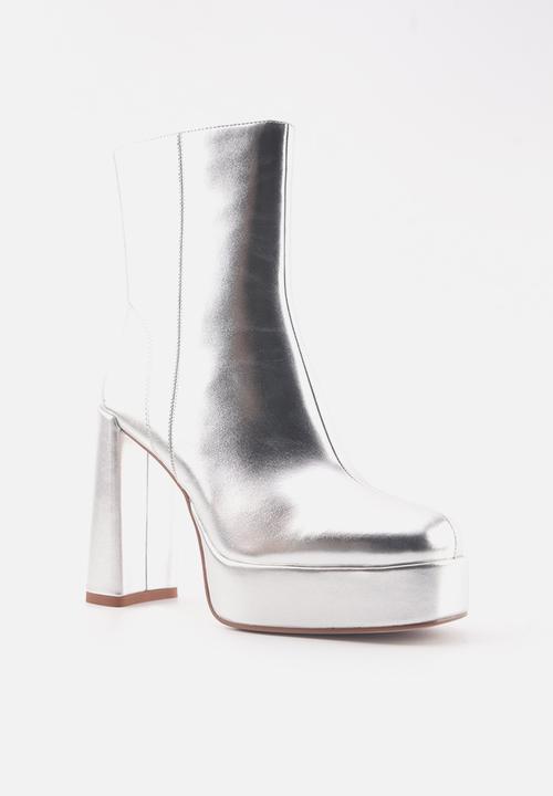 Nine West - Sarabel platform boot - silver