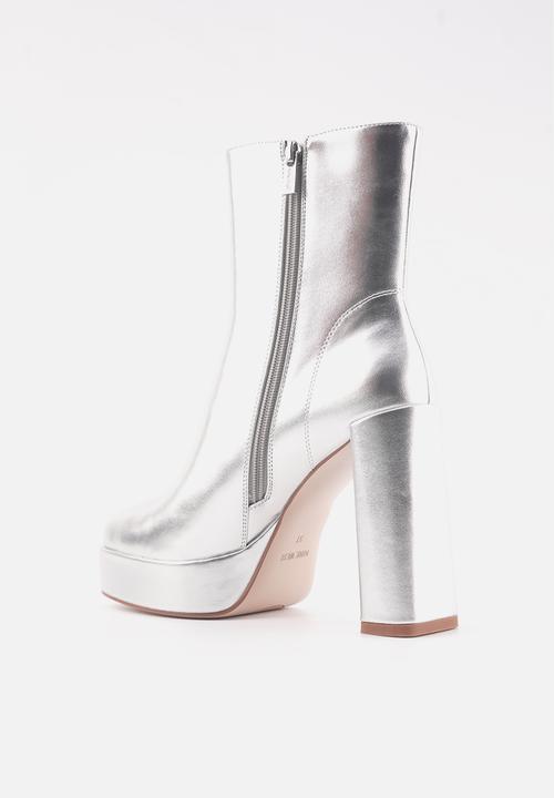 Nine West - Sarabel platform boot - silver