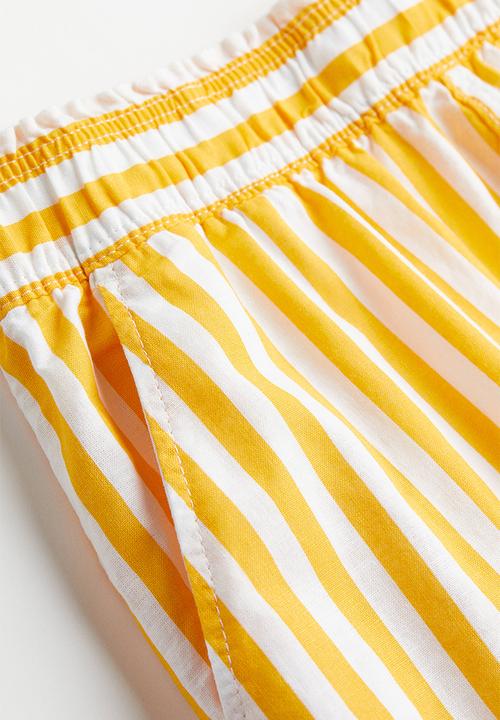 H&M - Linen shorts - yellow striped