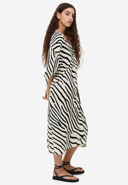 H&M - Oversized kaftan dress - natural white/zebra print