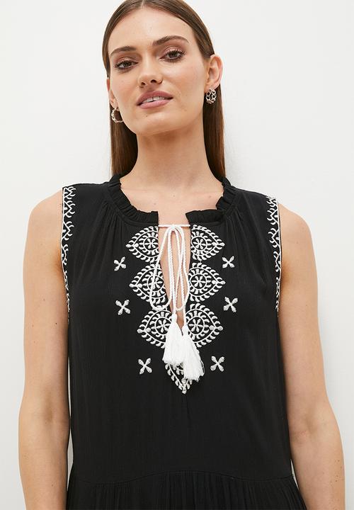 edit - Embroidery tiered dress with tassel trim - black & milk