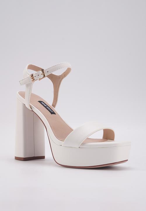 Nine West - Moma platform sandal - white