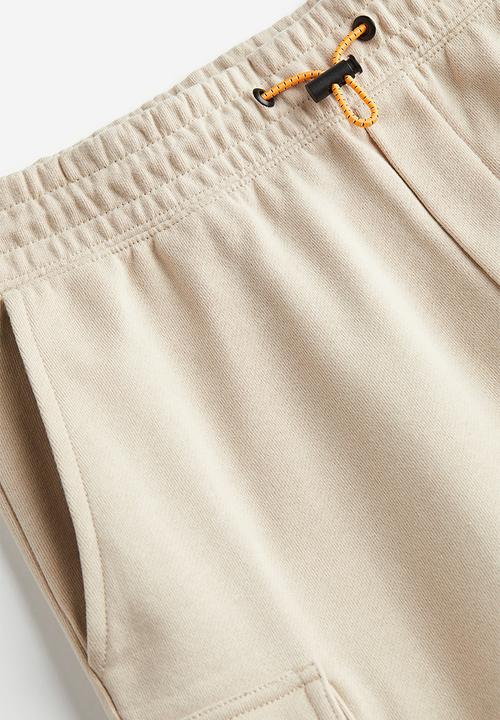 H&M - Relaxed fit cargo sweat shorts - beige