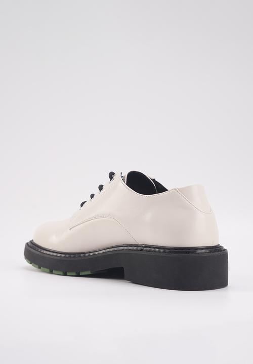 Nine West - Dane lace up - off white