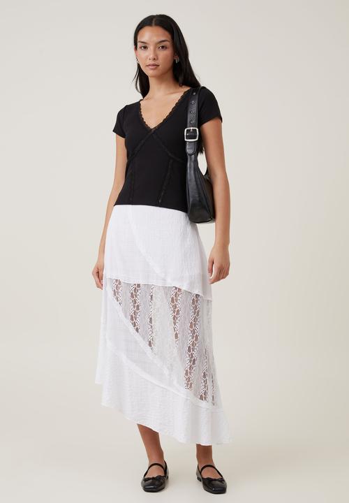 Cotton On - Daisy Lace Trim Tee - Black
