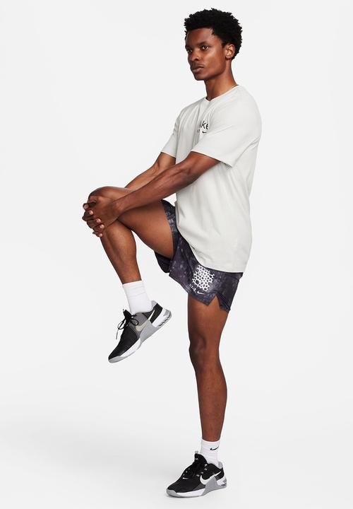 Nike - Nike df tee dye ho23 - light grey 