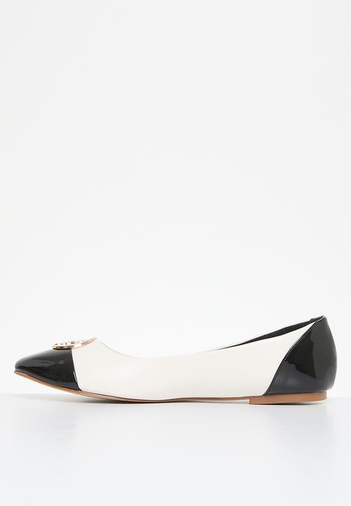 POLO - Circle Trim Toe Cap Pump - Off White