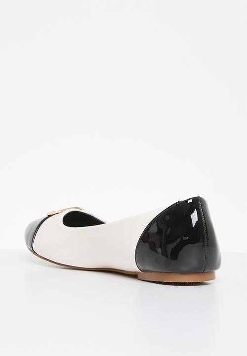 POLO - Circle Trim Toe Cap Pump - Off White