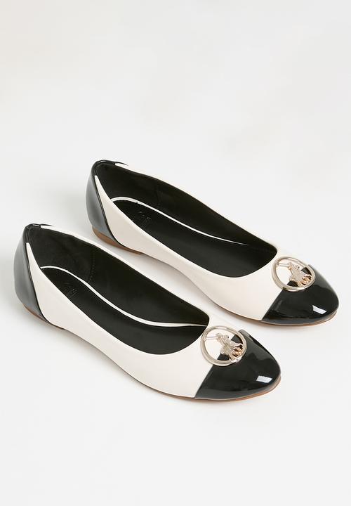 POLO - Circle Trim Toe Cap Pump - Off White