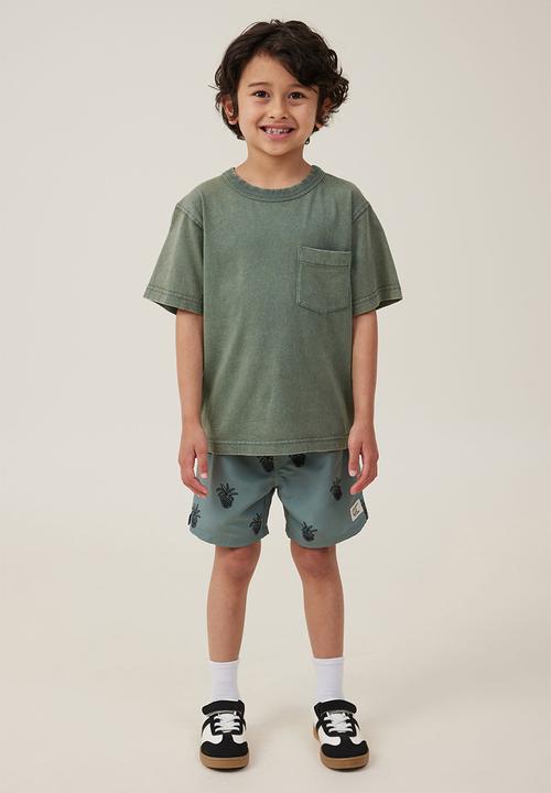 Cotton On - Bailey board short - swag green/pineapples