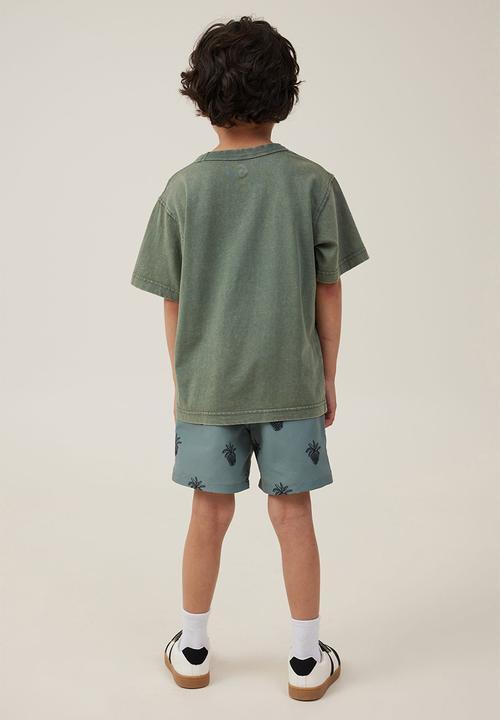 Cotton On - Bailey board short - swag green/pineapples