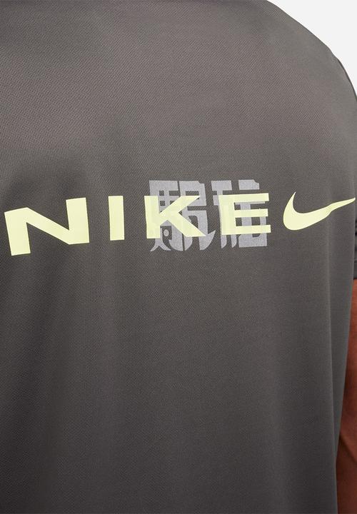 Nike - Dri-FIT UV SS running tee HKNE - grey