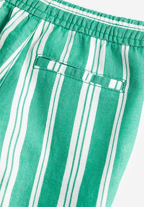 H&M - Loose fit chino shorts - green