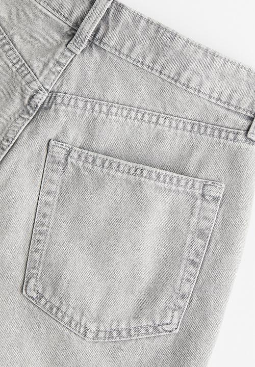 H&M - High-waisted denim shorts - light grey 