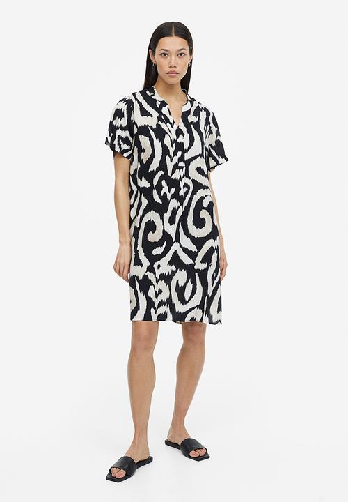 H&M - V-neck tunic - black patterned