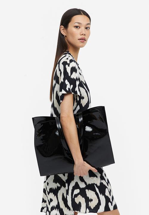 H&M - V-neck tunic - black patterned