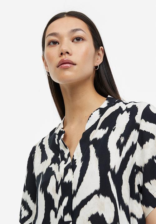 H&M - V-neck tunic - black patterned