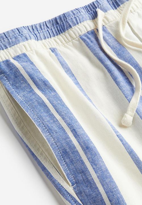 H&M - Regular fit linen-blend shorts - blue,multi