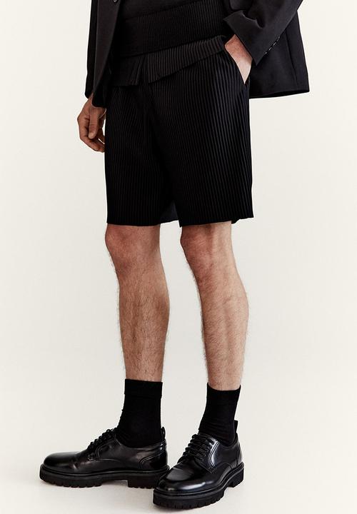 H&M - Regular fit pleated shorts - black