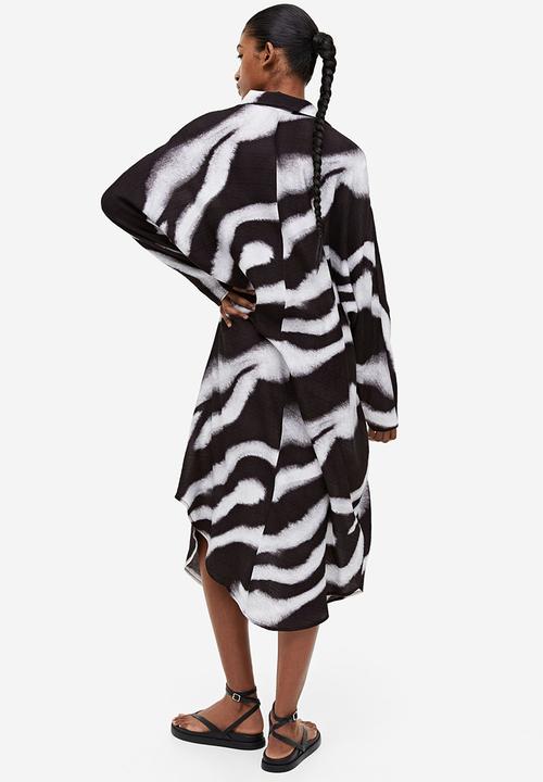 H&M - Oversized shirt dress - black zebra print
