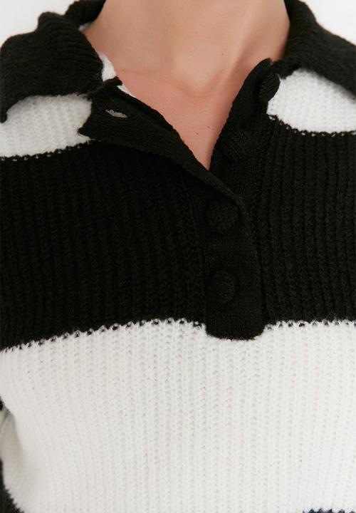 Trendyol - Soft textured colourblock sweater - black
