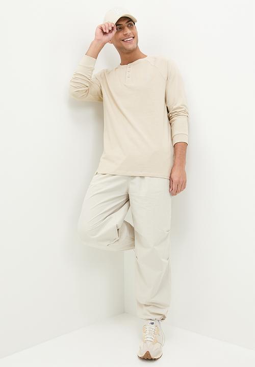 Lark & Crosse - Henk washed long sleeve raglan grandpa tee - stone